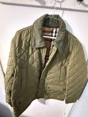 Burberry Men's Quilted Jacket in Olive Green - Classic Corduroy Collar